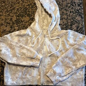 HOLLISTER Women’s Hollister zip through hoodie in camo print